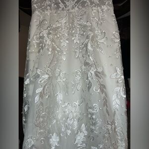 Elegant Floral Embroidered Wedding Dress Sz 6